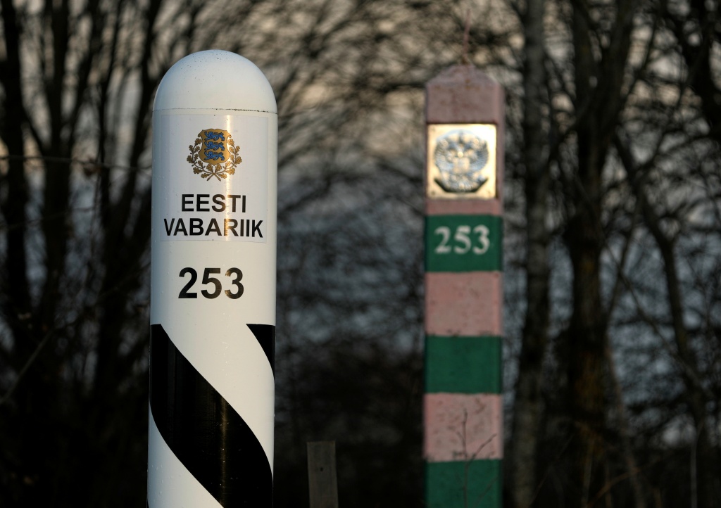 爱沙尼亚和俄罗斯边境的标识，图源澎湃影像