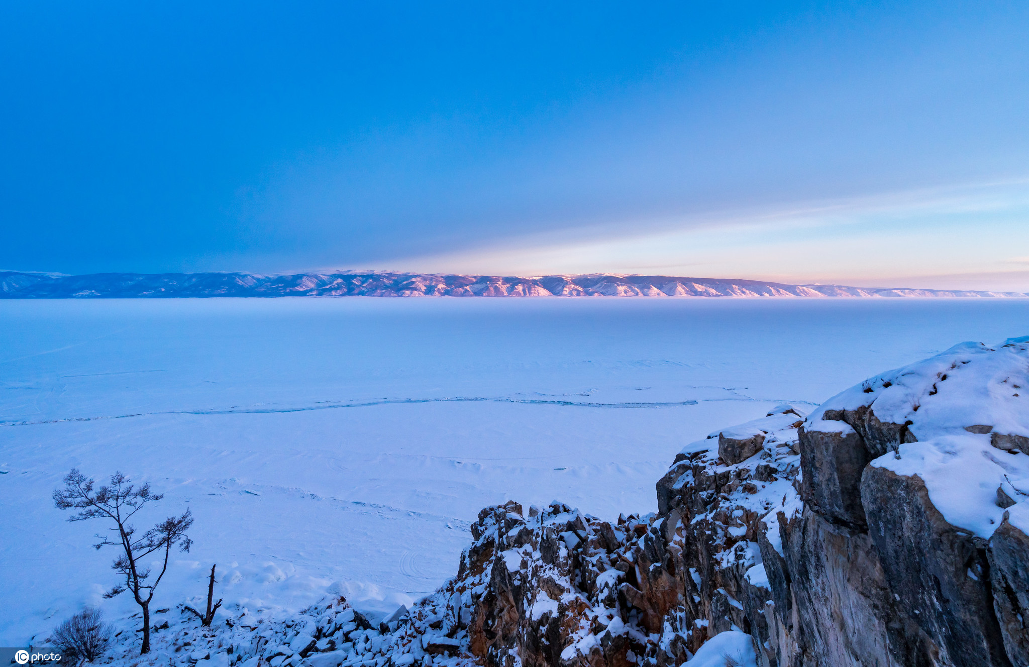冰封的世界!俄罗斯贝加尔湖美如仙境