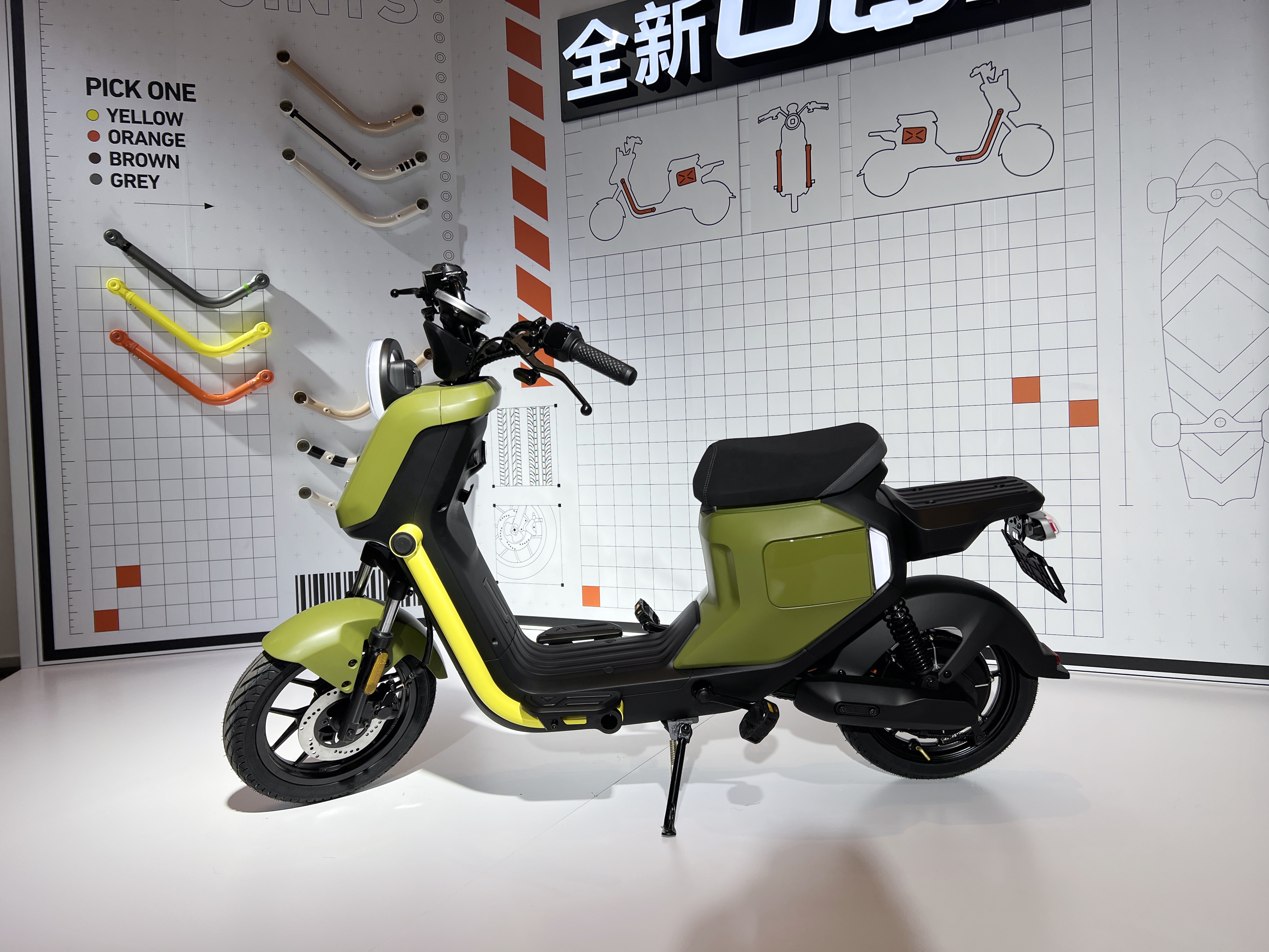 小牛电动全新uqi体验搭载全新v37n中央控制器支持语音操控