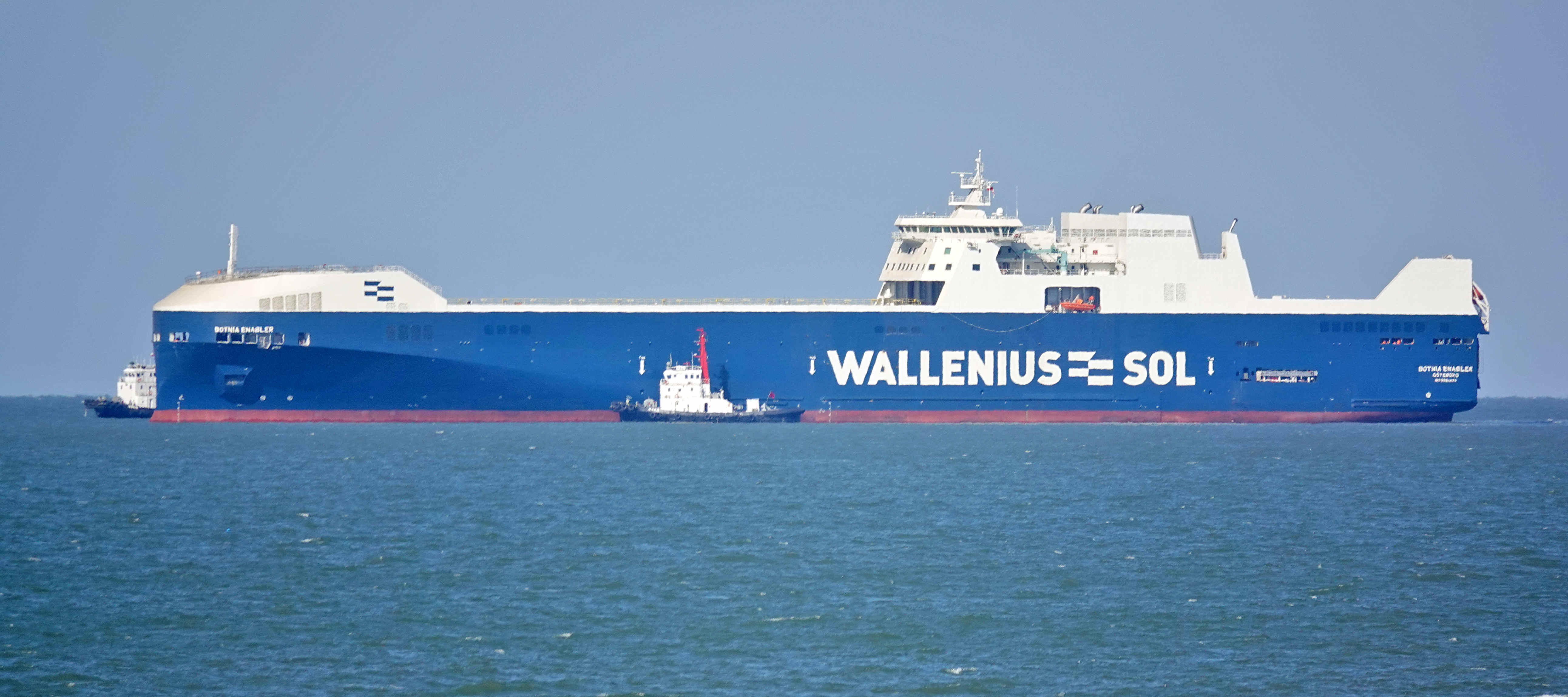 全球最大的双燃料冰级滚装船在山东烟台完成首次试航