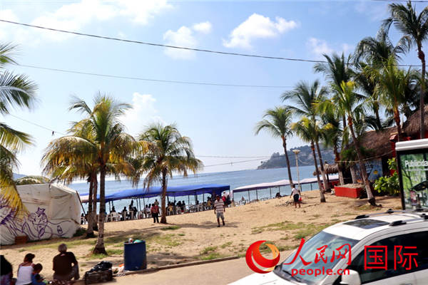 宁静的港湾，细软的沙滩 于世文 摄