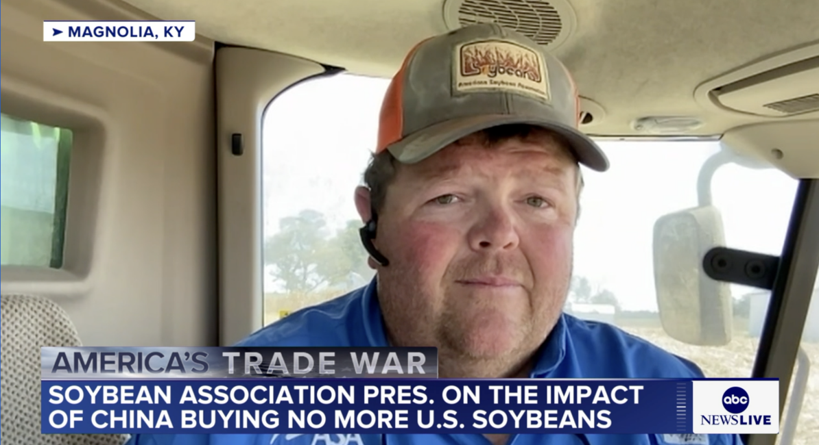 9月19日，拉格兰坐在拖拉机上接受采访。 图源：美国广播公司视频截图