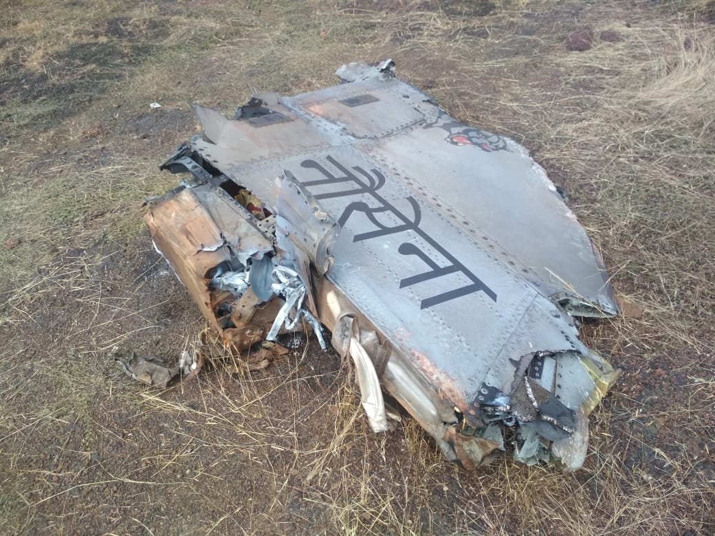 坠机现场的残骸