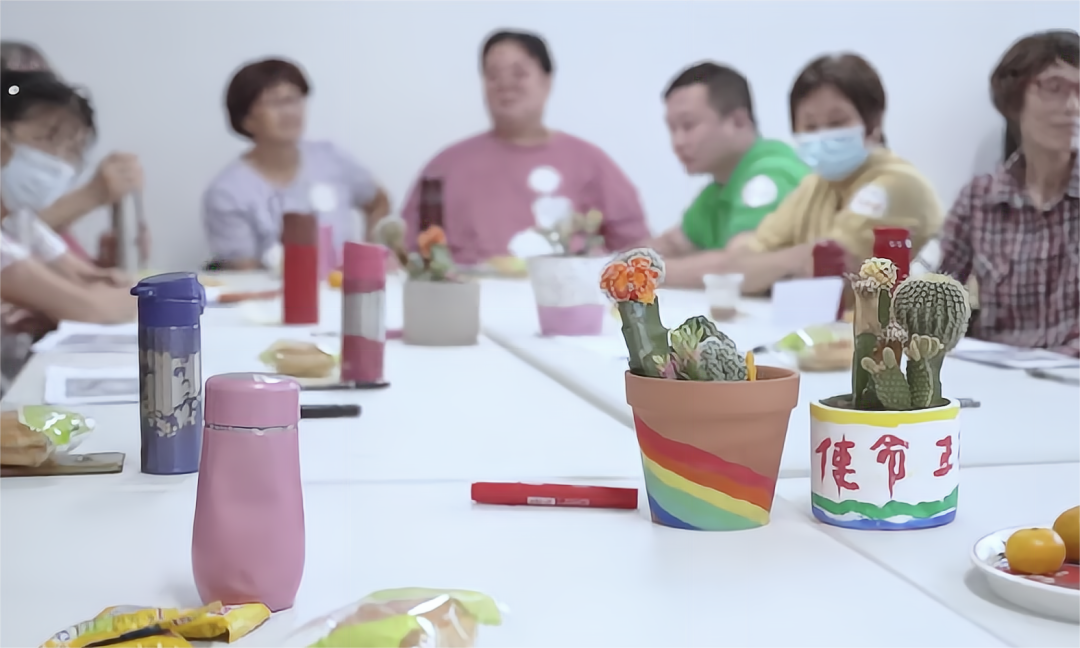 在扬爱，许多家长已迈入老年，他们期望着孩子能一直有尊严地生活。 
