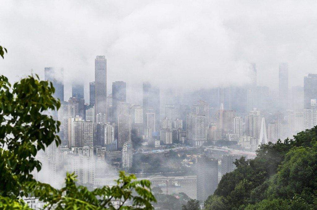 重庆云雾飘渺似人间仙境