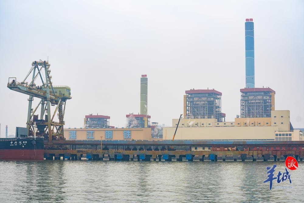 2月24日，乘船在海上看到的湛江钢铁