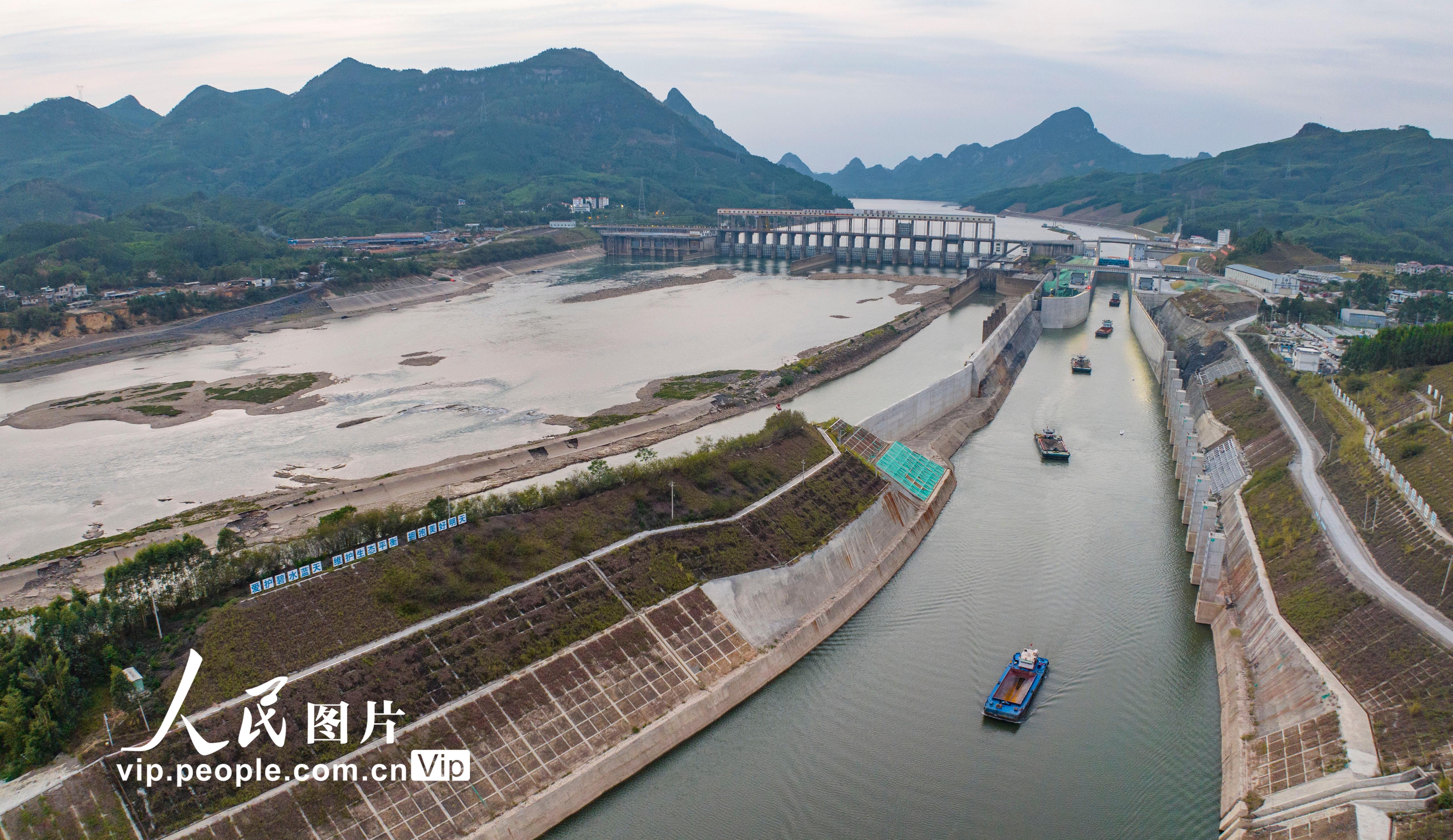 广西柳州红花二线船闸试通航
