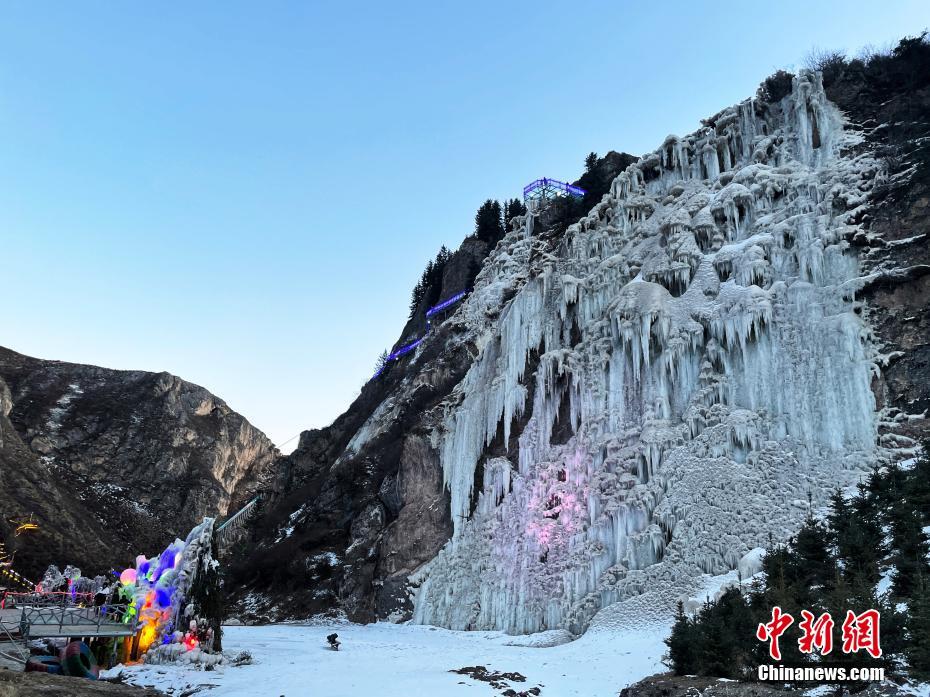 2月20日傍晚,青海省西宁市湟源县宗家沟文化旅游景区内,4万平方米用