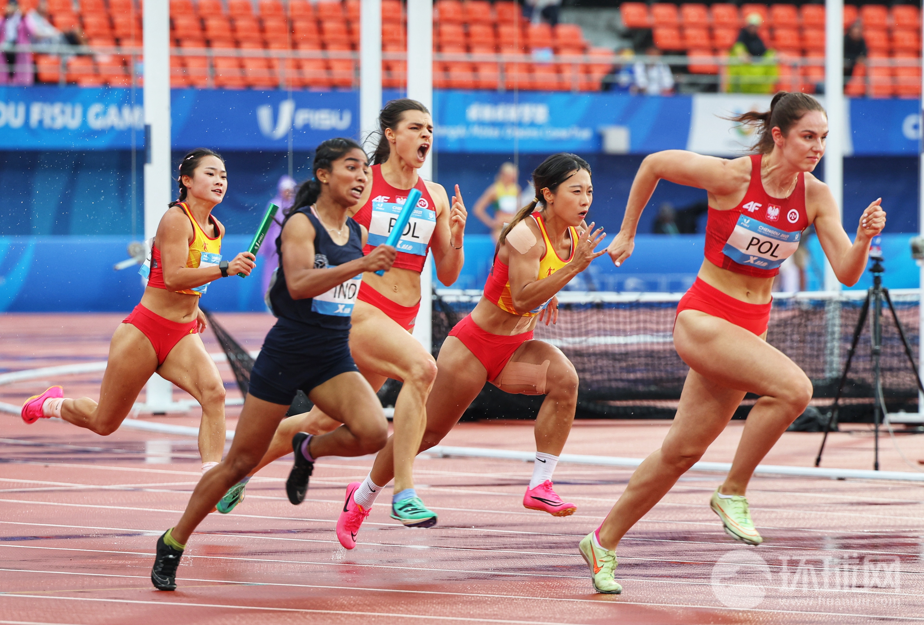 图集成都大运会田径女子4x100接力赛决赛中国队夺得金牌