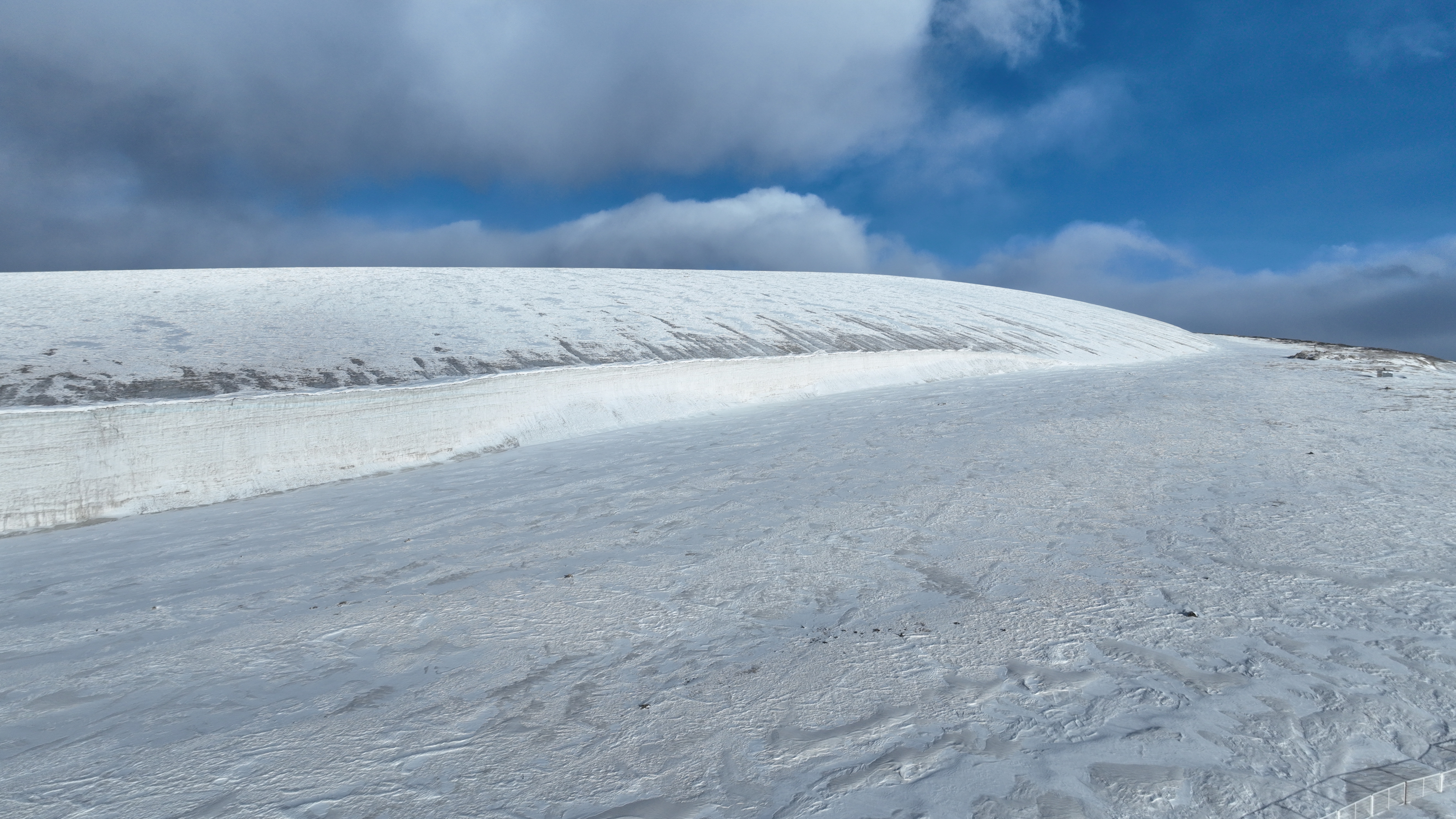 航拍青海祁连八一冰川