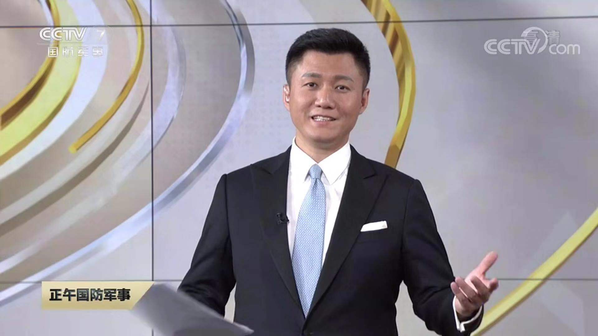 罗旭主持cctv-7正午国防军事栏目直播