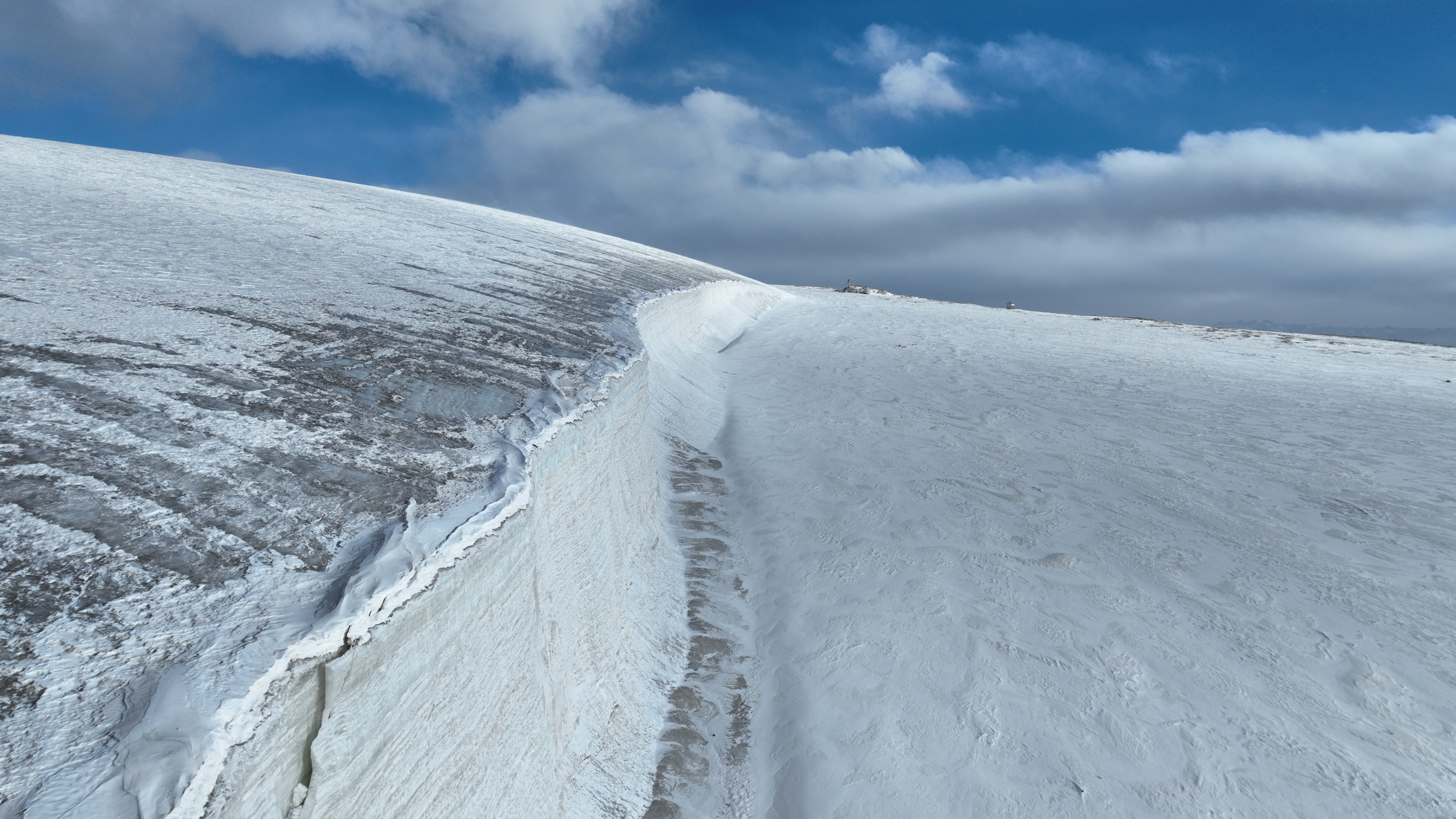 航拍青海祁连八一冰川