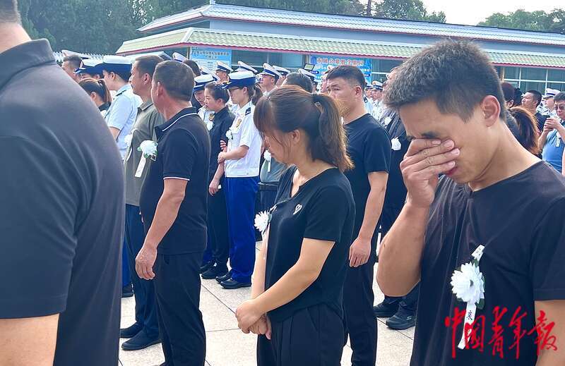 8月4日上午,在北京八宝山殡仪馆举行的冯振烈士遗体告别仪式上,从山东