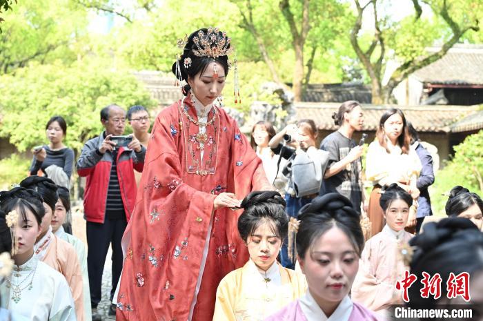 吾家有女初长成 浙江宁波举行女子及笄礼