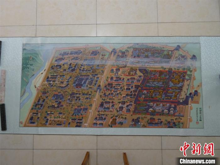 80岁画家完成《辽朝故城上京古韵》 人物超2000个