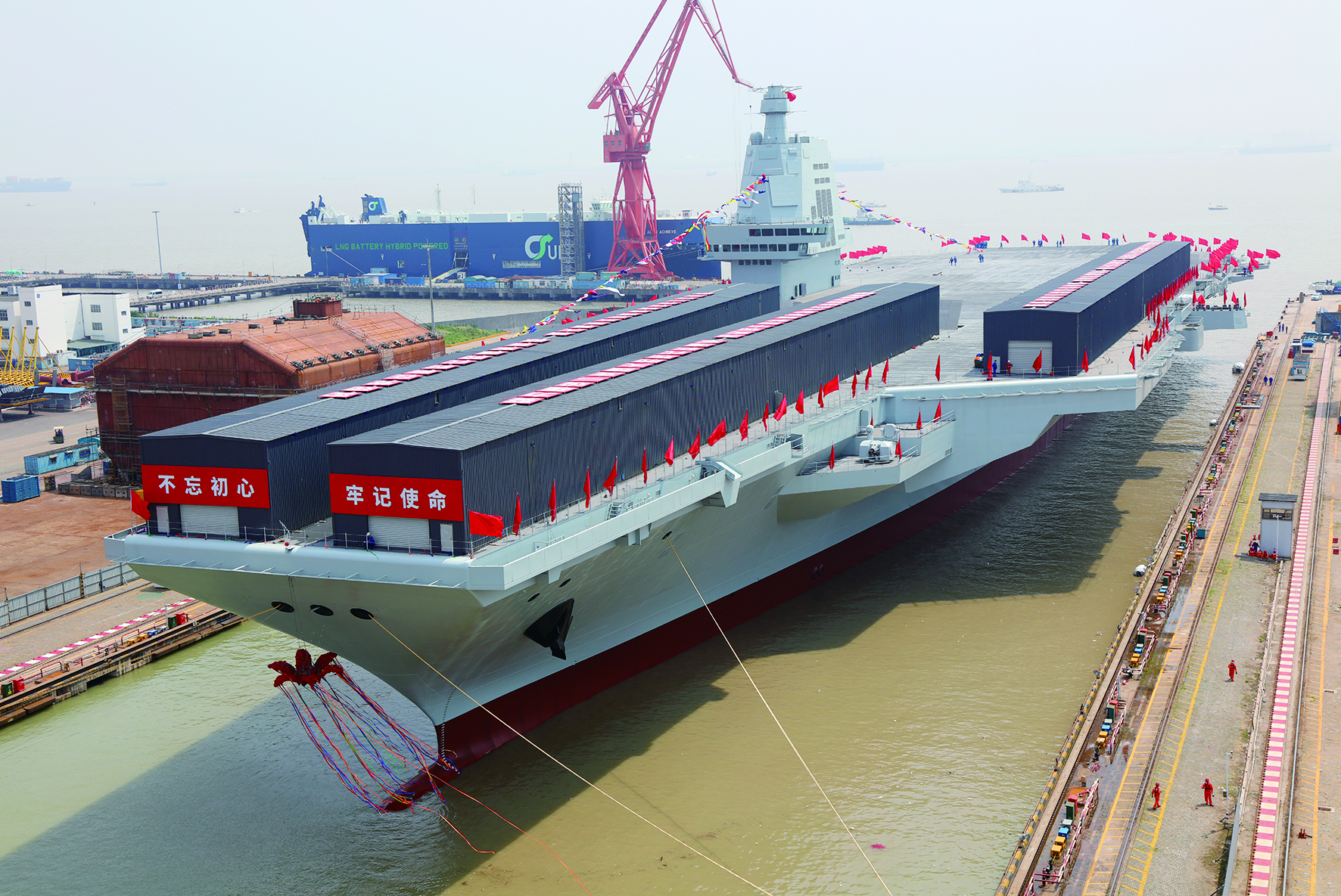 中国首艘弹射型航母福建舰