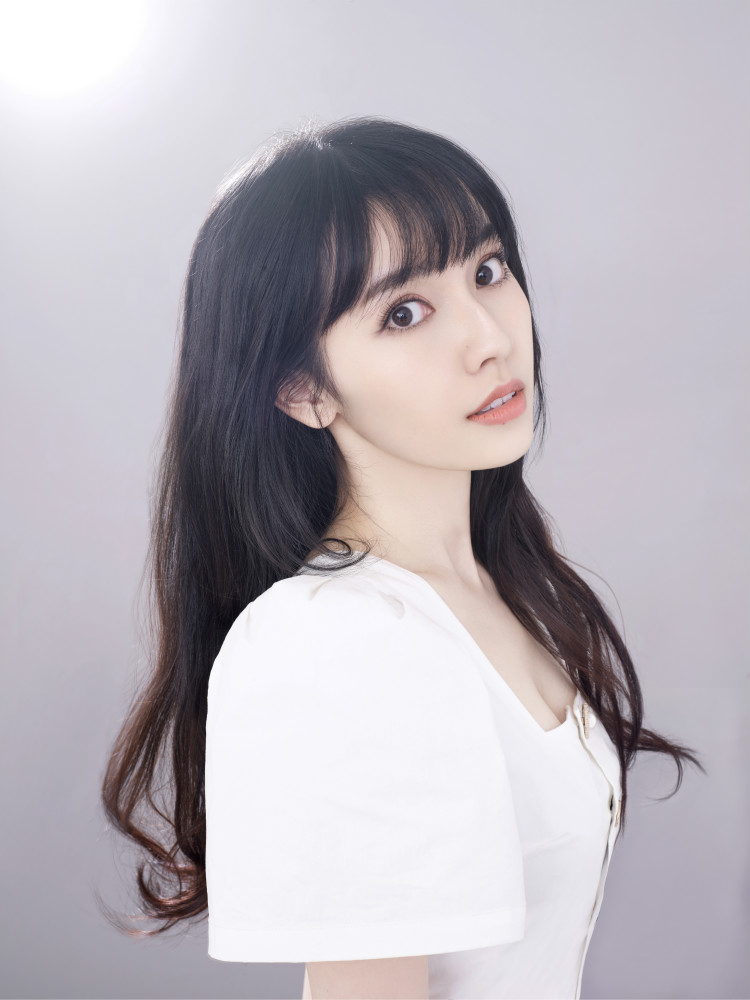 "95后演员"刘一曈在生日之际曝光一组高清美图,一