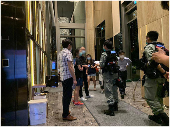 警方正在疏散附近居民。图源：香港警方脸书账号