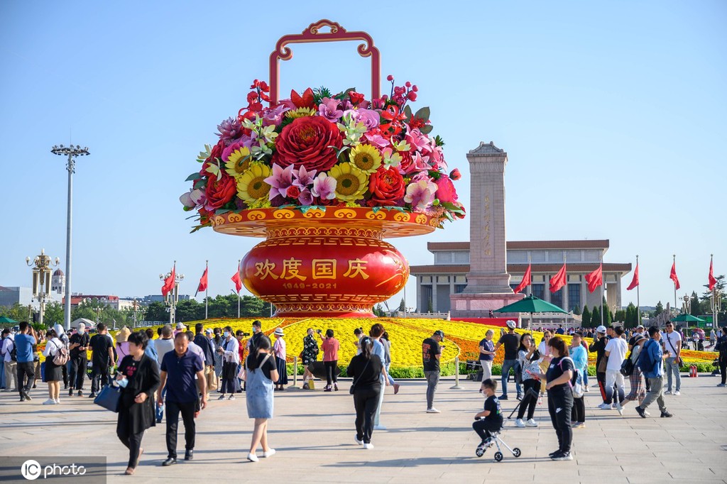 全国人民喜迎国庆红红火火一派欢腾