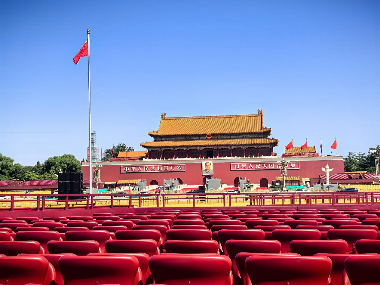 据相关工作人员介绍,广场整体布置即将圆满完成。(拍摄:曹思琦)