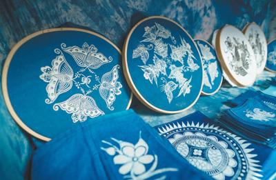 王方周店里的蜡染产品。记者 黄 娴摄