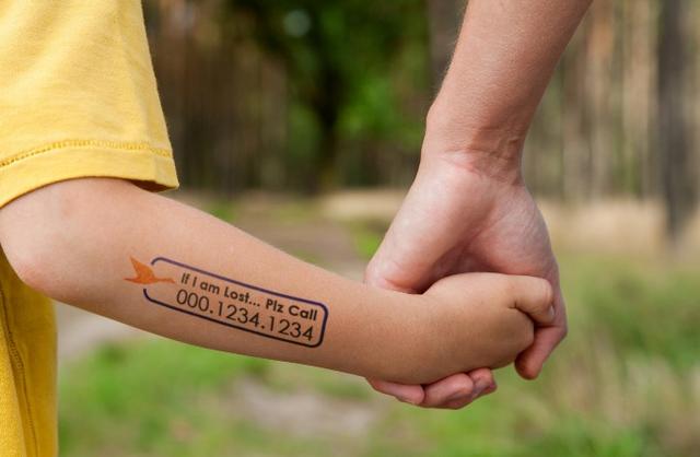 上海普瑞克尹泰植理事说计划在人多的游乐园等地以将联系方式印在儿童