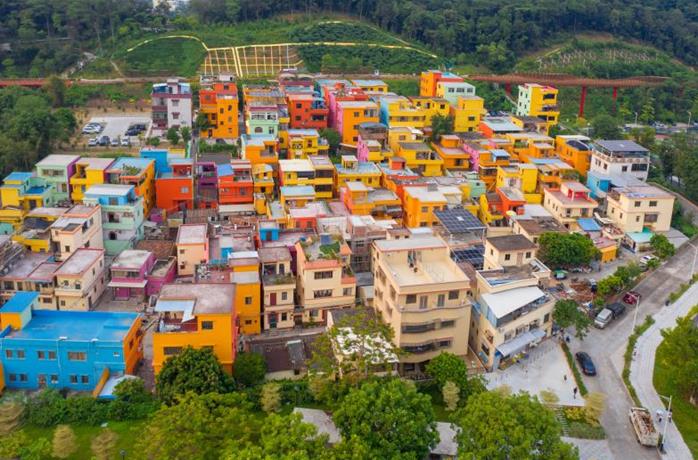 (改造后的彩虹村)