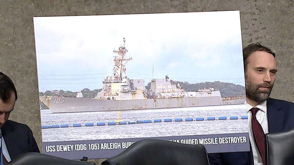 2025年1月27日，美海军部长提名听证会上展示出一张“锈迹斑斑”的“杜威”号导弹驱逐舰照片。 图源：“战区”网站报道配图