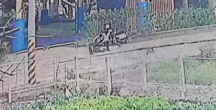 台中市29日发生持刀砍人案件,台媒曝光画面。图源:台湾中时新闻网