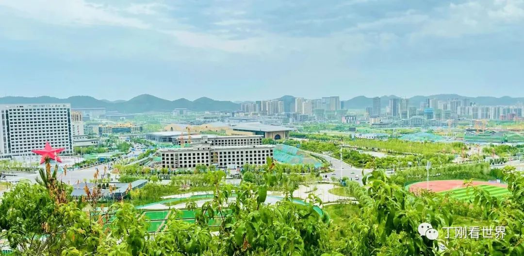 延安新城远眺。丁刚摄