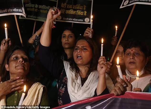 本月早些时候，印度女性对该国另一起强奸杀人案在街头进行抗议