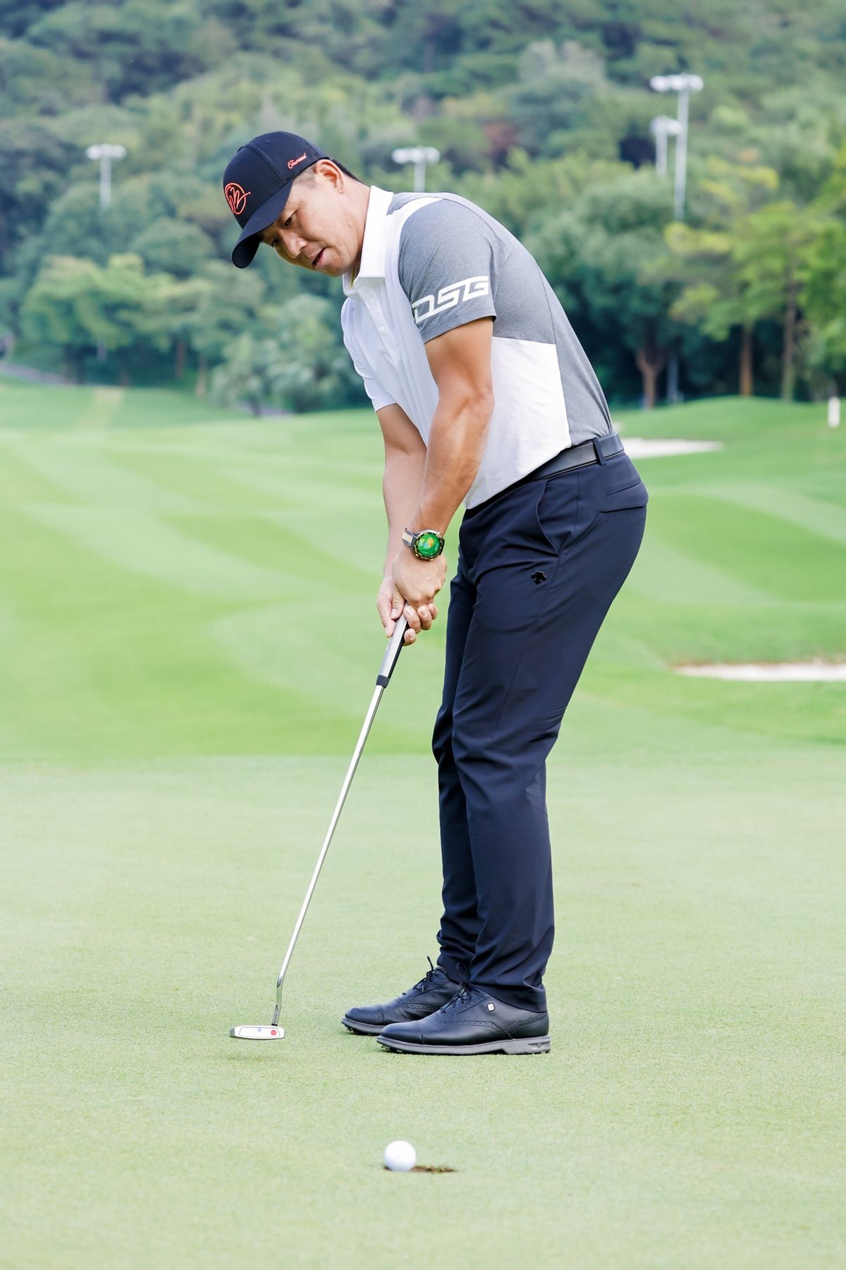 名将吴阿顺现身新浪杯高尔夫球赛佩戴华为智能金表王展现非凡精神