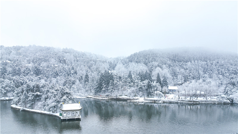 江西庐山银装素裹如冰雪童话世界