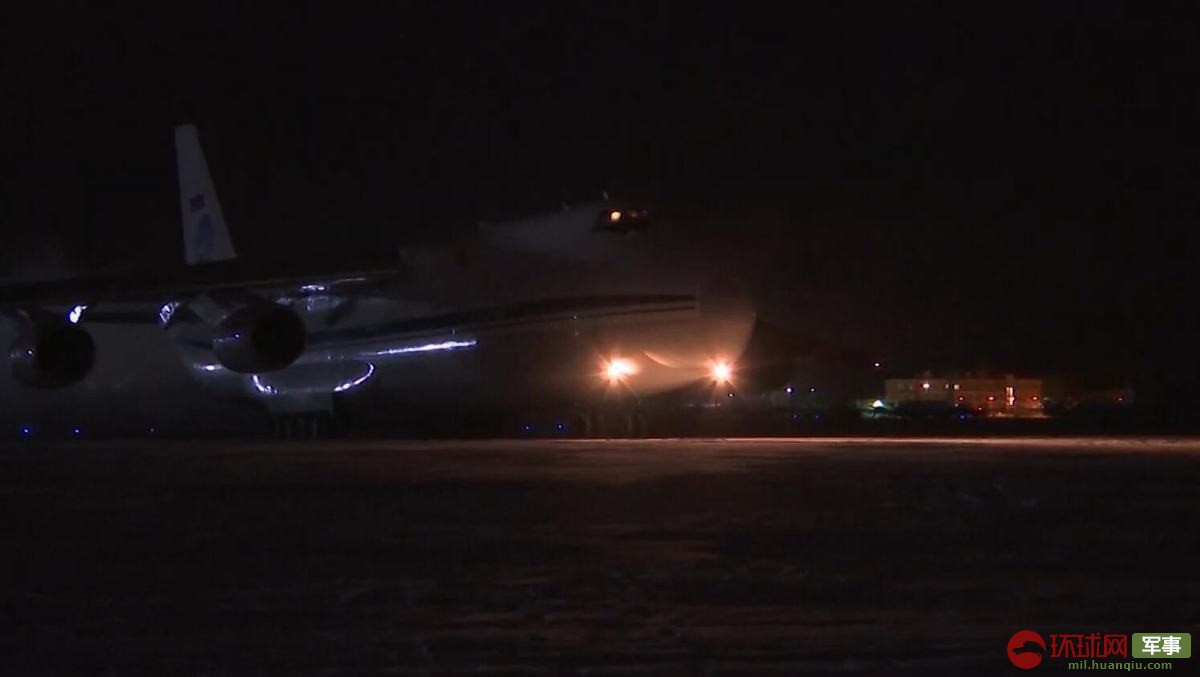 安-124运输机连夜驰援美国