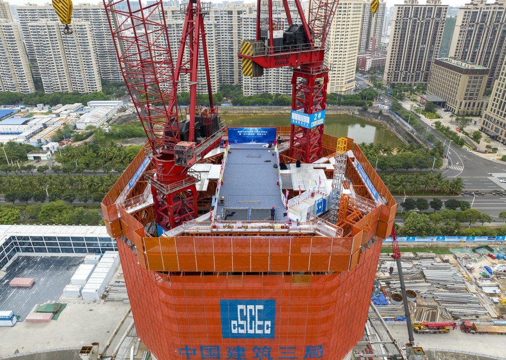 最新一代“空中造楼机”首次亮相海南自贸港