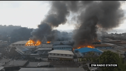 ▲ 2021年11月，所罗门群岛首都霍尼亚拉发生严重骚乱，唐人街等地的华人商铺遭打砸抢烧，造成严重财产损失和社会恐慌。