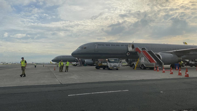 6月25日，两架新西兰皇家空军波音757飞机停在菲律宾马尼拉国际机场 图源：《新西兰先驱报》