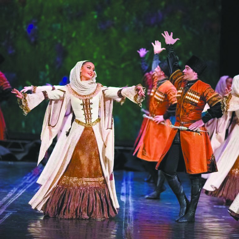 车臣舞展现高加索人的传统精神