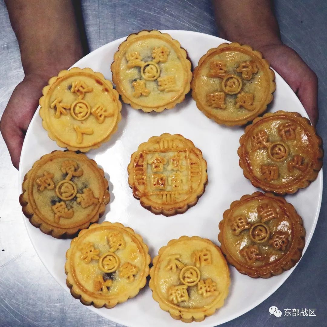 军营定制版专属月饼出炉馋哭了