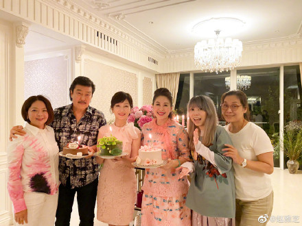 赵雅芝提前庆66岁生日 奢华豪宅罕见曝光