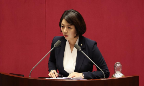 韩媒遇袭韩国女议员告诉警方不能宽容处理望袭击者受到惩罚