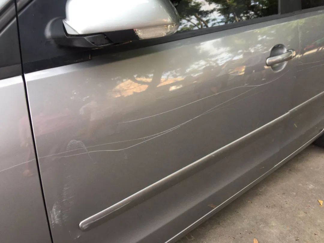 奇葩!广西一男子连续刮花30多辆小车,作案原因让人无语