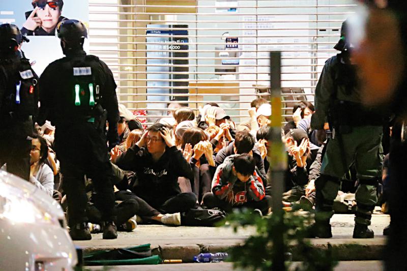 1日当天多名暴徒被捕（图源：香港《大公报》）