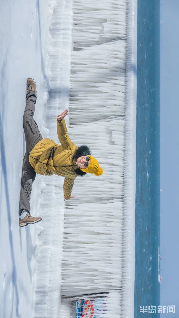 30大爷光着膀子挑战大雪埋自己网友看傻了