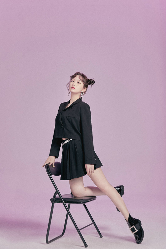 文竹甜飒少女写真古灵精怪尽显俏皮魅力