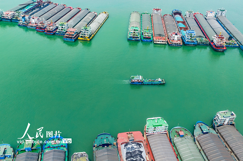 湖北秭归:三峡库区船舶污染物零入江