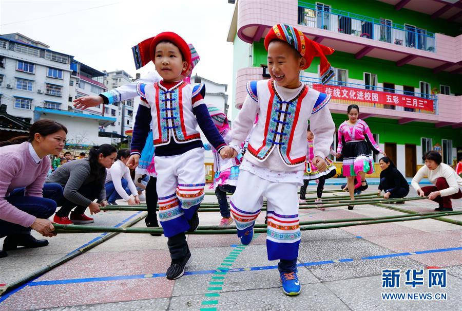 Children take part in bamboo dancing to celebrate Double Third Festival at a kindergarten in Guangxi Zhang autonomous region, on March 29, 2017. [Photo/Xinhua]