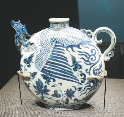 元青花凤首扁壶.杜建坡摄