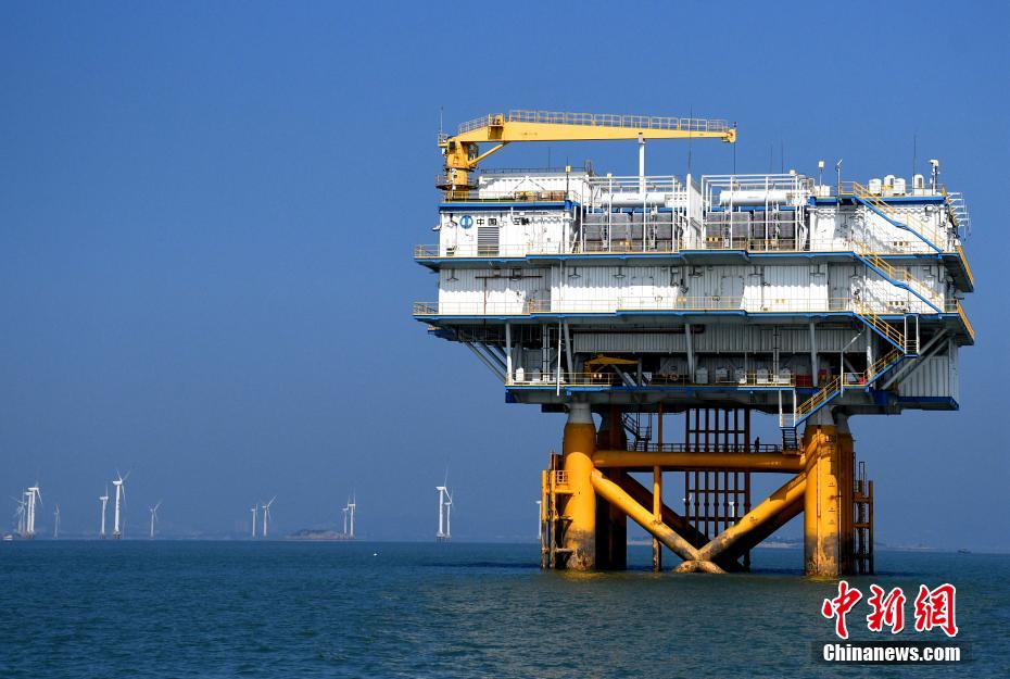 福州供电部门为海上升压站进行带电检测确保风电送出安全