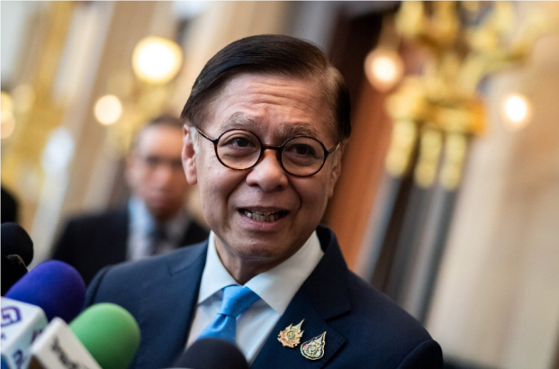 2025年9月25日,泰国新任外交部长西哈萨·蓬集格在泰国曼谷向媒体发表讲话。图源:外媒报道配图